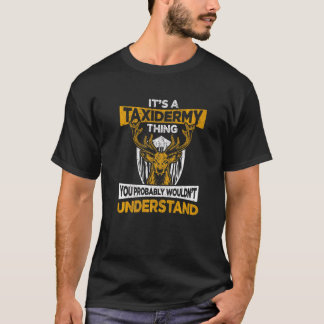 Es ist ein Taxidermädchen, das man wahrscheinlich  T-Shirt