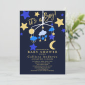 Es ist eine Baby-Baby-Dusche auf Boy-Moon-Stars-Cr Einladung (Stehend Vorderseite)