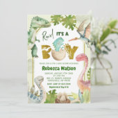 Es ist eine Baby-Dinosaurier-Kinderdusche Einladung (Stehend Vorderseite)