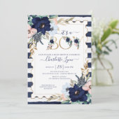 Es ist eine Baby Navy Blue & Blush Floral Baby Dus Einladung (Stehend Vorderseite)