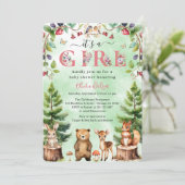 Es ist eine Baby-Woodland-Tiere-Kinderdusche Einladung (Stehend Vorderseite)