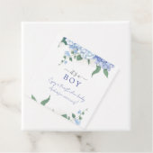 Es ist eine botanische Baby-Dusche mit Boy Blue Hy Geschenkanhänger (Beispiel)