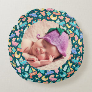 Es ist eine farbenfrohe Babydusche dunkel Personal Rundes Kissen