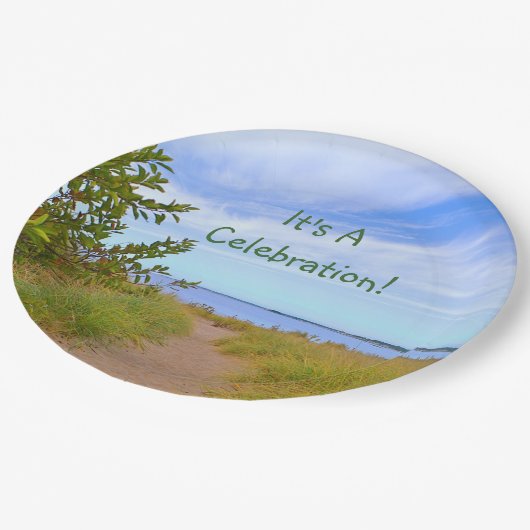 Es ist eine Feier Pappteller (Schrägansicht)