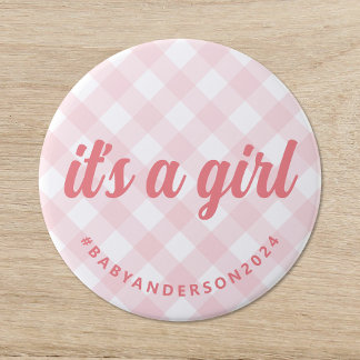 Es ist eine Girl Gingham Baby Dusche Button