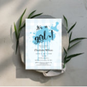 Es ist eine Girl Niedlich Pastel Blue Gingham Baby Einladung