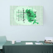 Es ist eine Girl Niedlich Pastel Green Gingham Bab Banner (Messeveranstaltung)