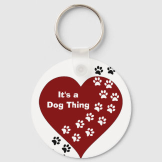 Es ist eine Hundeherz- und Druckschlüsselkette Schlüsselanhänger