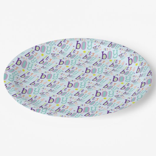 Es ist eine junge Babydusche Pappteller (Schrägansicht)