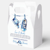 Es ist eine junge blaue Baby-Sport-Schuhkappe Baby Geschenkschachtel (Geöffnet)