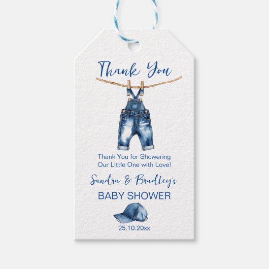 Es ist eine junge blaue Jeans Baby Dusche Gefallen Geschenkanhänger (Vorderseite)