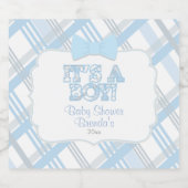 Es ist eine junge, blaue Karierte Babydusche Bierflaschenetikett (Einzelnes Label)