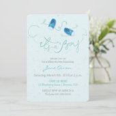 Es ist eine junge blaue Schuhe Baby Dusche Einladu Einladung (Stehend Vorderseite)