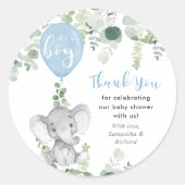Es ist eine junge Elefantenballon-Grüne Babydusche Runder Aufkleber (Vorderseite)