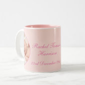 Es ist eine junge Foto---Gedenkfeier Tasse (Vorderseite Links)