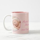 Es ist eine junge Foto---Gedenkfeier Tasse (Links)