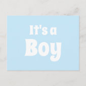 Es ist eine junge, hellblaue, weiße Babyankündigun Postkarte (Vorderseite)