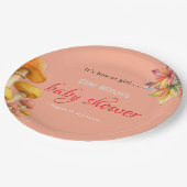 Es ist eine kleine, märchenhafte Babydusche Pappteller (Schrägansicht)