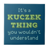 Es ist eine Kuczek-Sache Fliese (Vorderseite)