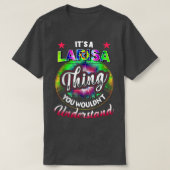 Es ist eine Larisa Thing Gefärbte Krawatte 60er 70 T-Shirt (Design vorne)