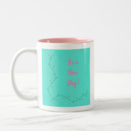 Es ist eine neue rosa Blume Buds Affirmation Zweifarbige Tasse