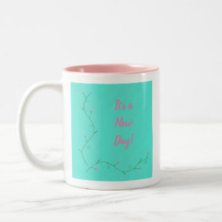 Es ist eine neue rosa Blume Buds Affirmation Zweifarbige Tasse