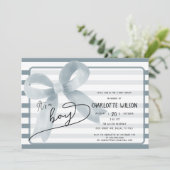 Es ist eine Niedliche Baby Dusty Blue Stripes Baby Einladung (Stehend Vorderseite)