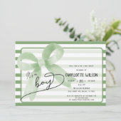 Es ist eine Niedliche Boy Green Bow Stripes Baby D Einladung (Stehend Vorderseite)