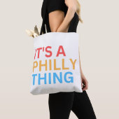 ES IST EINE PHILLY-SACHE TASCHE (Von Nahem)