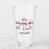 Es ist Frau Dr., eigentlich Phd Abschluss Glas (Vorderseite)