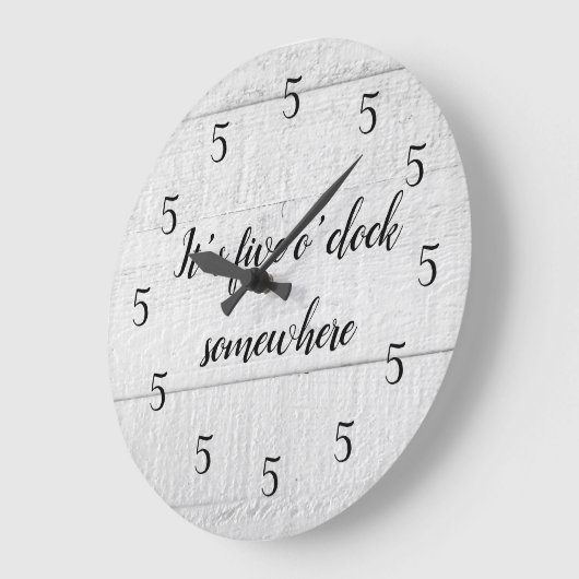 Es ist fünf Uhr irgendwo Shiplap rustikal (Winkel)