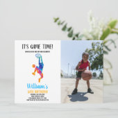 Es ist Game Time Basketball Einladung zum Geburtst (Stehend Vorderseite)