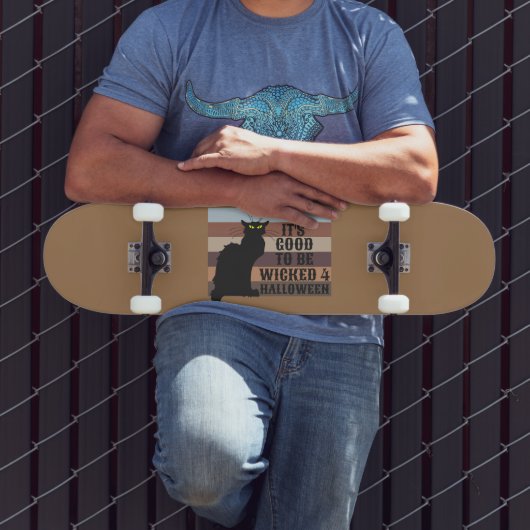 ES IST GUT, DASS MAN IHN lustig WICKED Skateboard (Außenbereich 3)