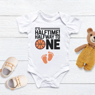 Es ist Halbzeit! Basketball-Sport-Halbgeburtstag Baby Strampler
