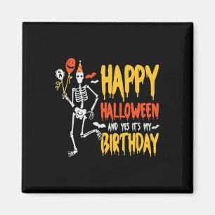 Es ist Halloween und ja sein Geburtstagsknochen. Magnet