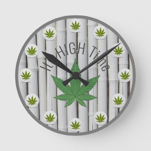 Es ist High Time Weed Leaf White Bamboo Custom Runde Wanduhr (Vorderseite)