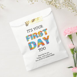 ES IST IHR ERSTER TAG, AN DEM IHRE Eltern unterric Geschenktütchen