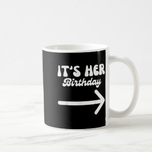 Es ist ihr Geburtstag (Pfeil zeigend) Lustiger Hum Kaffeetasse