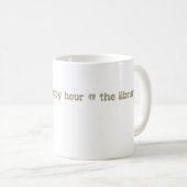 es ist immer glückliche Stunde @ die Bibliothek Kaffeetasse (VorderseiteRechts)