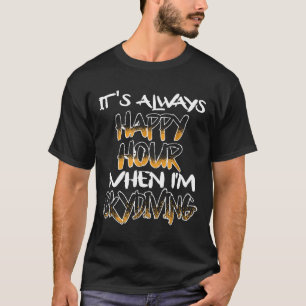 Es ist immer Happy Hour, wenn ich Skydiving mache T-Shirt