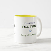 Es ist immer Tea Time Zweifarbige Tasse (VorderseiteRechts)
