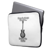 Es ist immer Zeit, Gitarre zu spielen. B&W Laptopschutzhülle (Vorderseite Links)