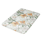 Es ist in den Blätter geschrieben, Orange Lilies Badematte (Schrägansicht)