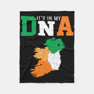 Es Ist In Meiner Dna Irland Irische Flagge Geschen Fleecedecke