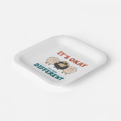 Es ist in Ordnung, anders eingeladen zu sein Pappteller (Gewinkelt)