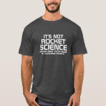 Es ist keine Raketenwissenschaft T-Shirt<br><div class="desc">Funny Black and White Typografy T - Shirt mit dem Text: Es ist keine Raketenwissenschaft (außer was Sie tun ist es,  Raketen zu starten). Dieses Shirt ist das perfekte Geschenk für alle Ihre Freunde</div>