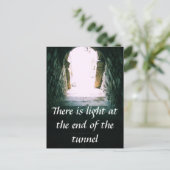 Es ist Licht am Ende des Tunnels QUOTE Postkarte (Stehend Vorderseite)