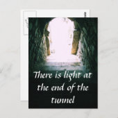 Es ist Licht am Ende des Tunnels QUOTE Postkarte (Vorne/Hinten)