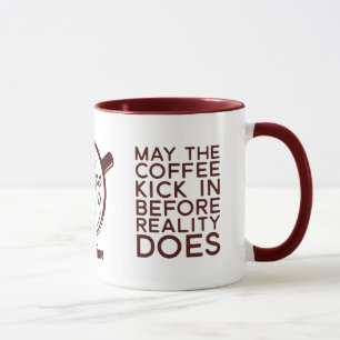 Es ist lustig, wenn der Kaffee eintritt, bevor es Tasse