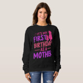 Es ist mein erster Geburtstag als Müttermütterlich Sweatshirt (Vorne ganz)